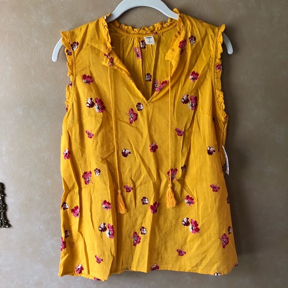 Old Navy Tops - Yellow floral top